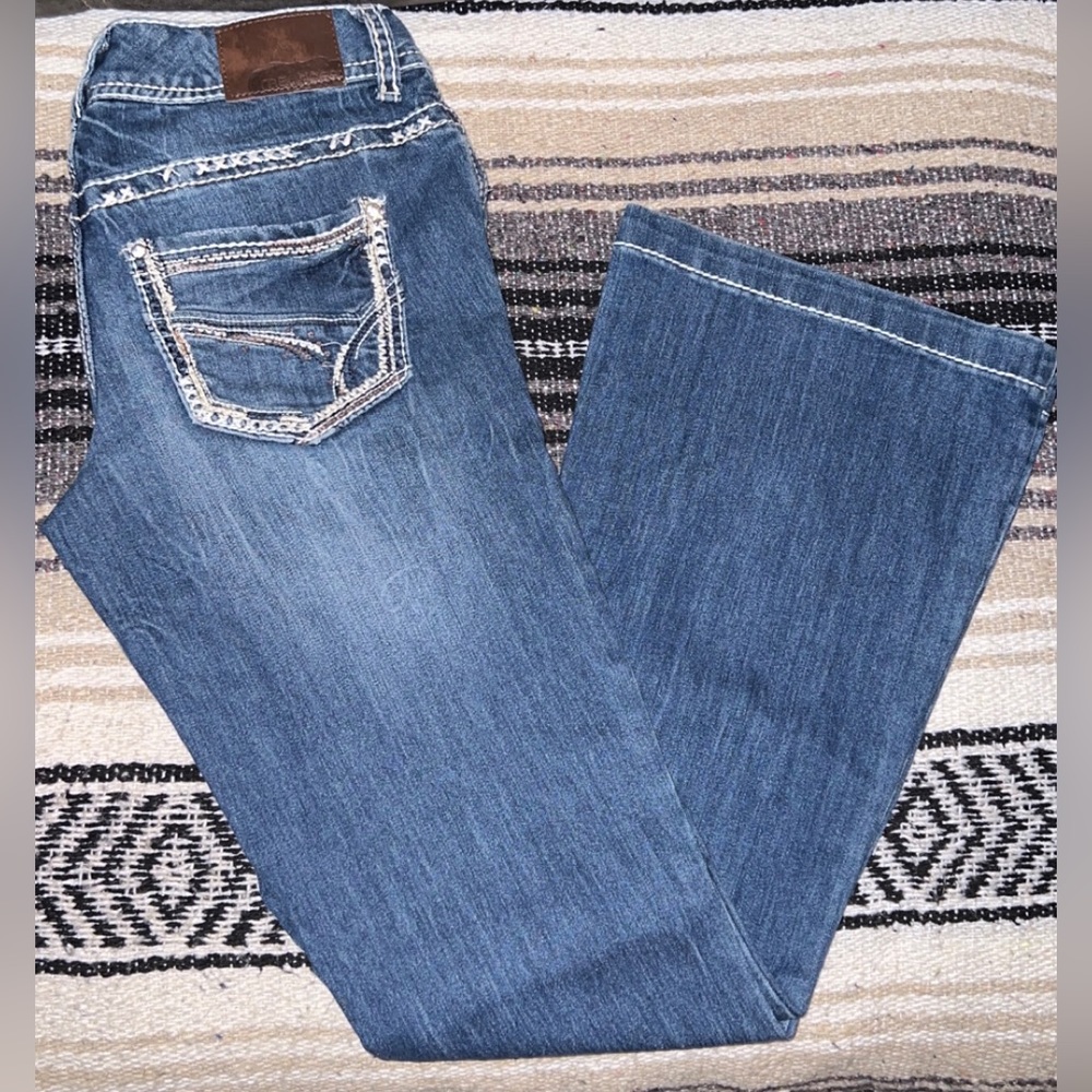 Maurices Jeans
- Bootcut / flare
- Size 1/2 SHORT
- Medium to dark wash colored